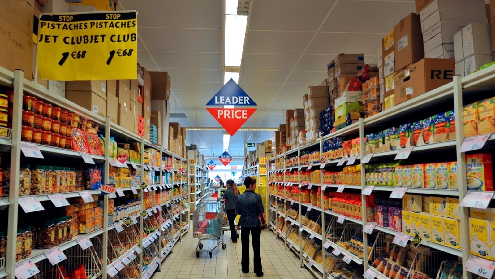 People in aisle shopping for groceries in Leader Price
